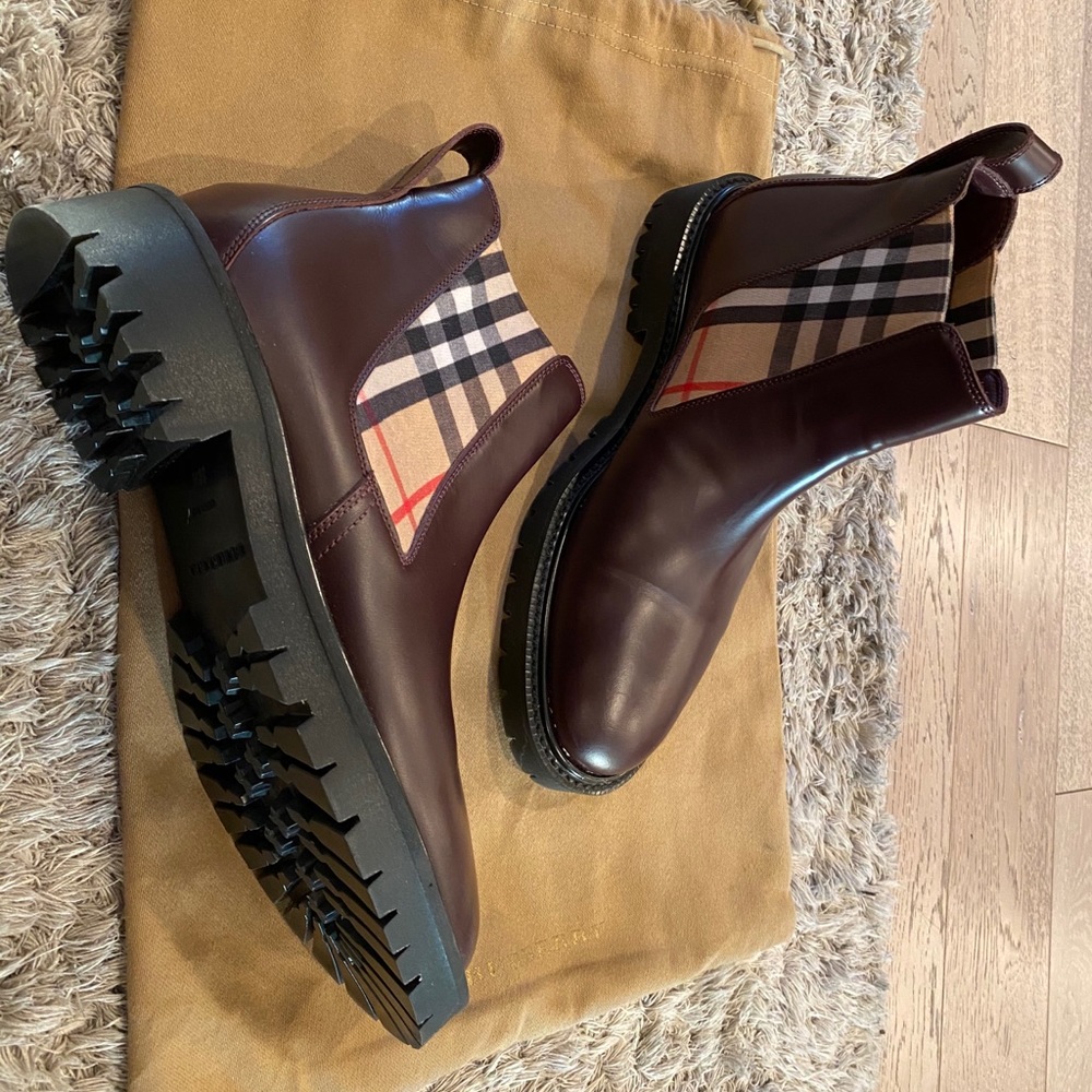 Leather burberry boots